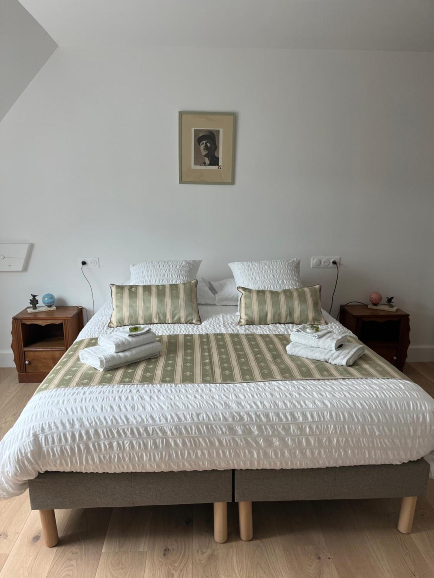 Chambre D'Hotes Le Domaine De La Vallee Saint-Martin-de-Varreville Exterior photo